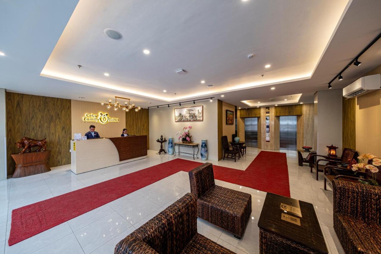 Cebu Family Suites Powered By Cocotel Esterno foto